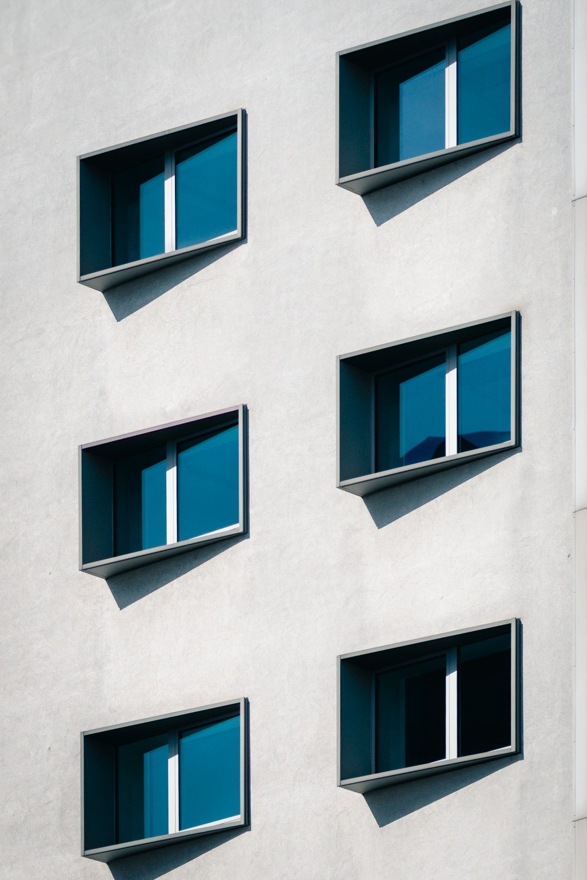 Paper Planes and Windows in Milano